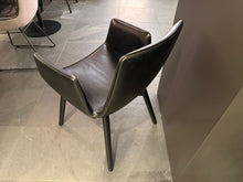 Laden Sie das Bild in den Galerie-Viewer, Amelie Armchair von Freifrau
