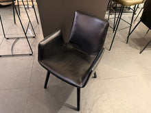 Laden Sie das Bild in den Galerie-Viewer, Amelie Armchair von Freifrau
