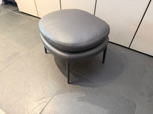 Laden Sie das Bild in den Galerie-Viewer, Hocker Caratos von Maxalto
