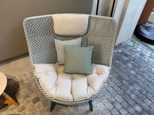 Laden Sie das Bild in den Galerie-Viewer, Dedon Mbrace Wingchair Alu

