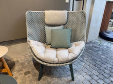 Laden Sie das Bild in den Galerie-Viewer, Dedon Mbrace Wingchair Alu
