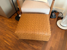 Laden Sie das Bild in den Galerie-Viewer, Flexform Hocker Bangkok
