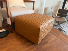 Laden Sie das Bild in den Galerie-Viewer, Flexform Hocker Bangkok
