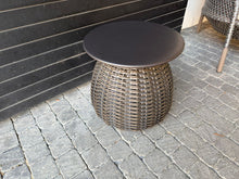 Laden Sie das Bild in den Galerie-Viewer, Dedon Porcini Beistelltisch
