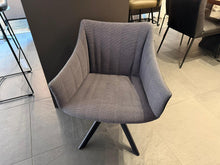 Laden Sie das Bild in den Galerie-Viewer, Rubie Armchair High von Freifrau
