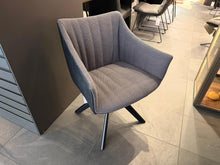 Laden Sie das Bild in den Galerie-Viewer, Rubie Armchair High von Freifrau
