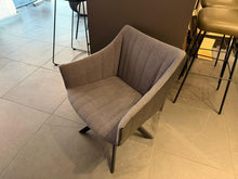 Laden Sie das Bild in den Galerie-Viewer, Rubie Armchair High von Freifrau
