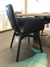 Laden Sie das Bild in den Galerie-Viewer, Stuhl Amelie Armchair von Freifrau (Ausstellungsstück)
