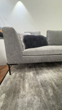 Laden Sie das Bild in den Galerie-Viewer, B&amp;B Italia Charles Sofa (Ausstellungsstück)
